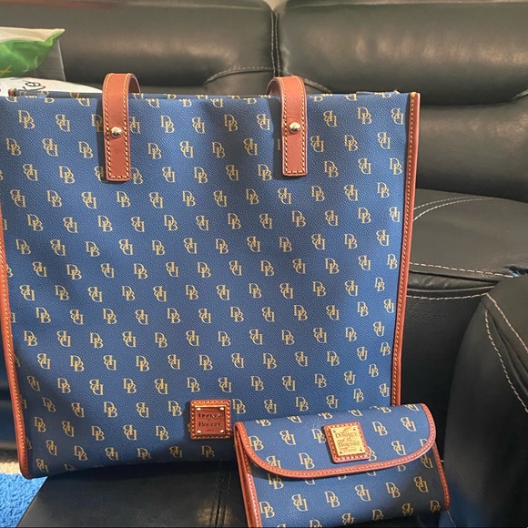 Dooney & Bourke Handbags - DOONEY& BOURKE Blue Gretta Market Tote with matching wallet. GENTLY used!